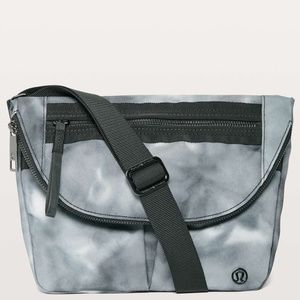 NWOT Lululemon all night festival bag, 5L, dye grey